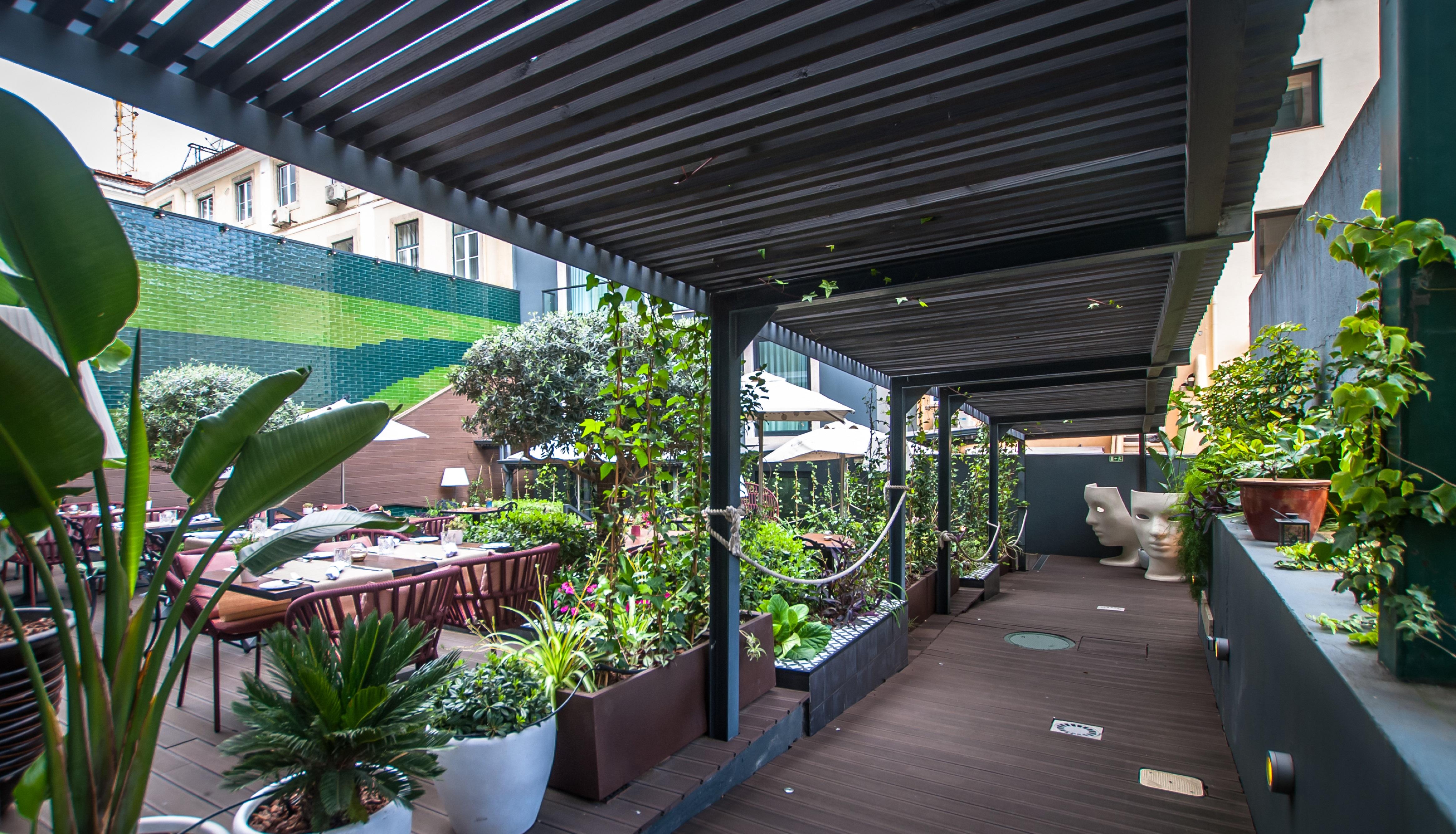 138 Liberdade Hotel Lisbon Exterior photo The rooftop garden at the hotel
