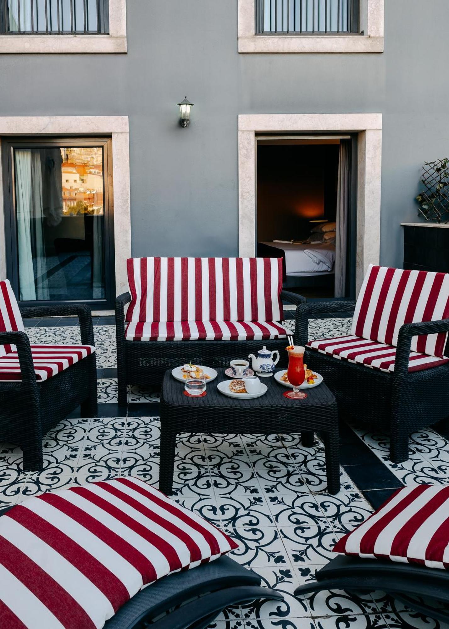 138 Liberdade Hotel Lisbon Exterior photo A typical patio at the hotel