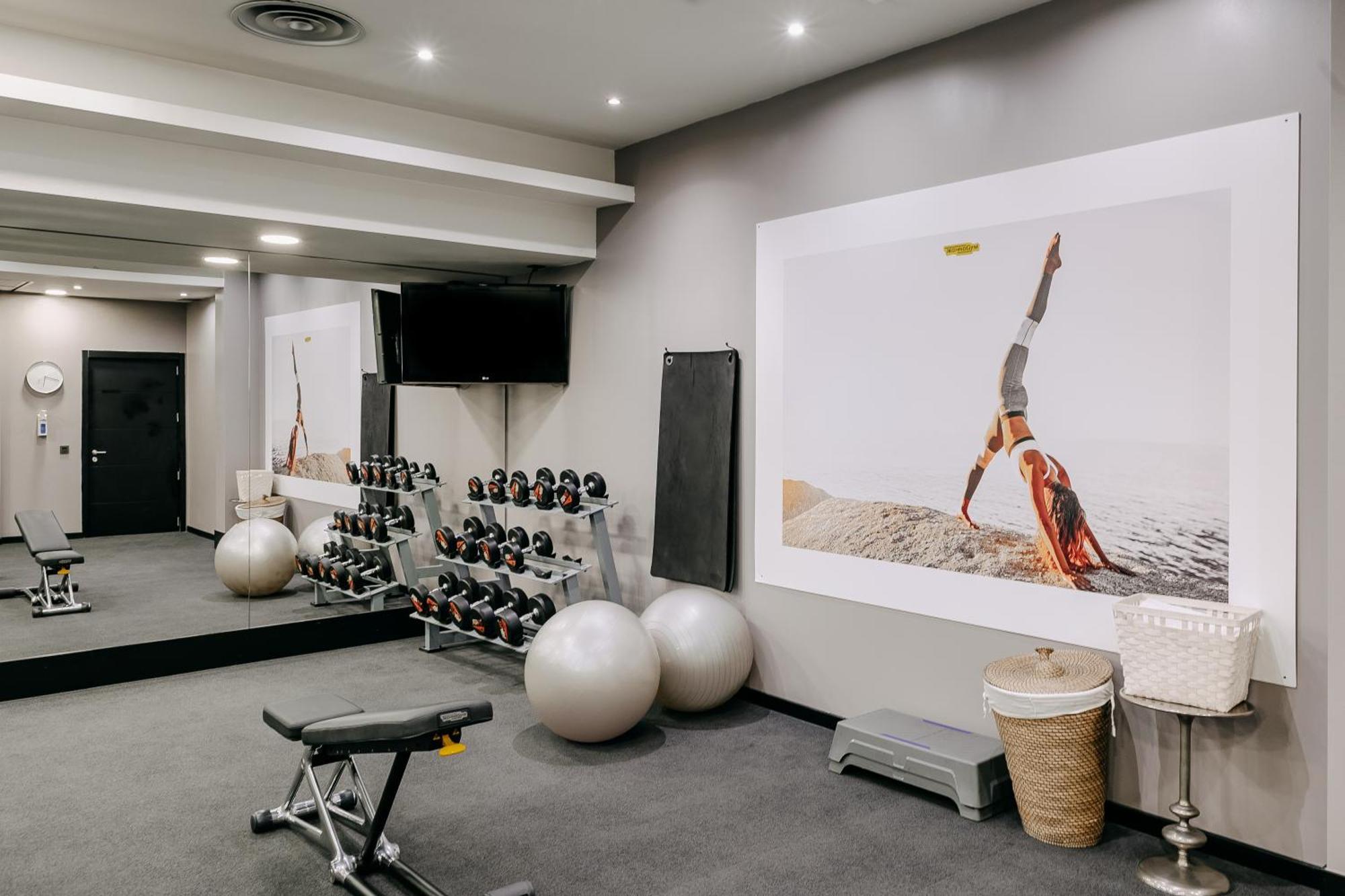 138 Liberdade Hotel Lisbon Exterior photo The gym at the hotel